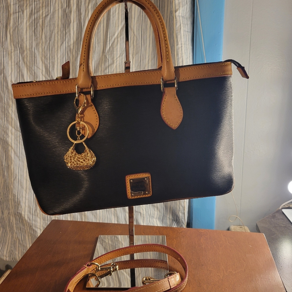 EUC Dooney & Bourke All Leather